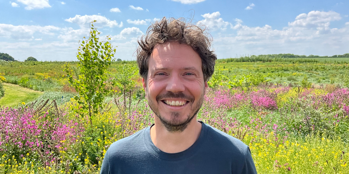 “Faciliteren in plaats van manipuleren”: Hoe Voedselbos Natuurlijk Berghof een thuis maakt voor bestuivers